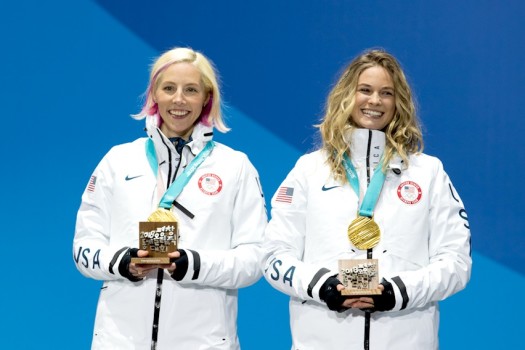 Kikkan Randall (l) and Jessie Diggins with their Olympic gold medals [P] Sarah Brunson/USSA