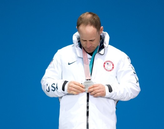 Daniel Cnossen admires his silver in the Men's Biathlon 12.5km Sitting [P] Mark Reis