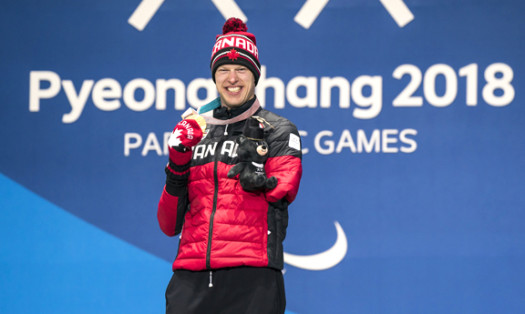 Mark Arendz collects his gold medal for the men's biathlon 15km standing