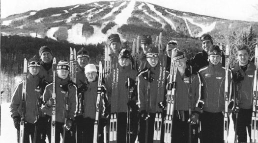 Sverre and his team are standing in front of Stratton Mountain in 2002 [P] SMS