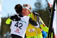 (l-r) Kerttu Niskanen (FIN) congratulates winner Petra Majdic (SLO). [P] Nordic Focus