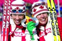 Becky Scott (l) and Sara Renner celebrate Olympic team sprint silver in Torino in 2006. [P] Heinz Ruckemann