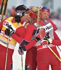 Norway celebrates at the finish (l-r) Bjoergen, Johaug and Skofterud [P] Nordic Focus