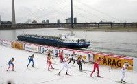 Start of the women’s race next to the Rhine River in downtown Dusseldorf [P] Holly Brooks