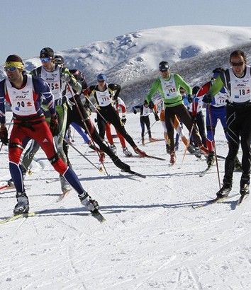 Skiers contest the Kangaroo Hoppet [P]...