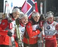 Team Norway’s (l-r): Synnoeve Solemdal, Hilde Fenne, Ann Kristin Aafedt Flatland, and Tora Berger celebrate their relay victory. [P] Nordic Focus