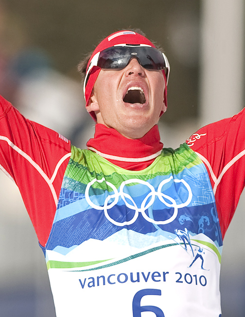 USA’s Bill Demong celebrates winning gold after crossing the finish in Nordic Combined Individual LH/10 KM CC during Vancouver 2010 Winter Olympics [P] Heinz Ruckemann